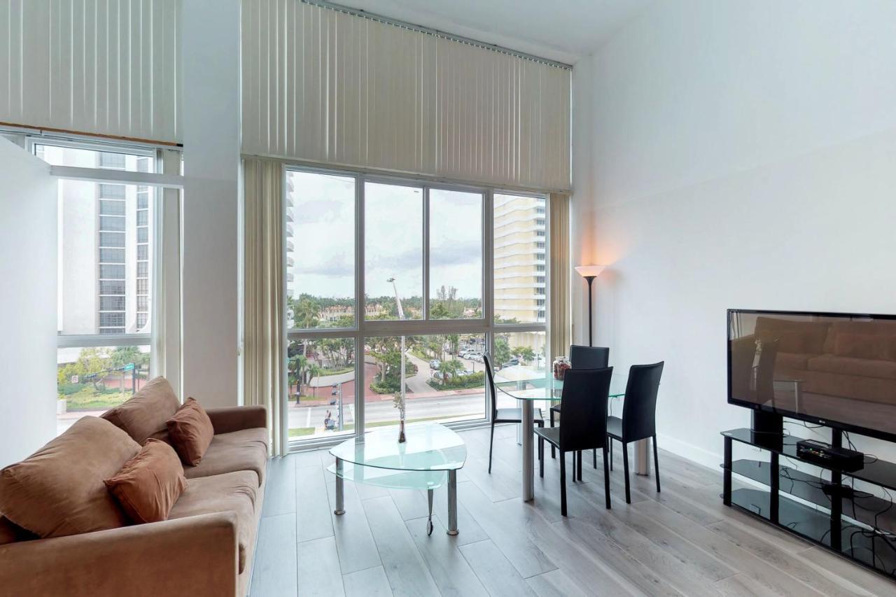 Castle Beach: Rumba Suite ไมอามีบีช ภายนอก รูปภาพ