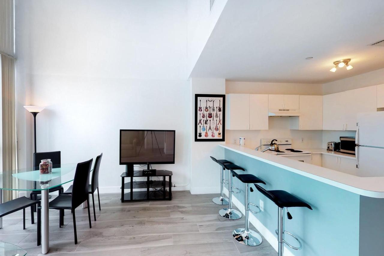 Castle Beach: Rumba Suite ไมอามีบีช ภายนอก รูปภาพ